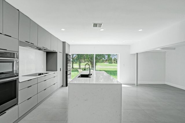 6700 E Tropical Way, Plantation, FL 33317