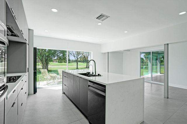 6700 E Tropical Way, Plantation, FL 33317