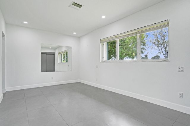 6700 E Tropical Way, Plantation, FL 33317