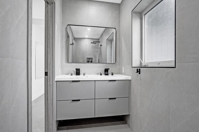 6700 E Tropical Way, Plantation, FL 33317