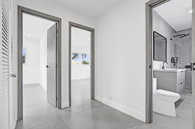 6700 E Tropical Way, Plantation, FL 33317