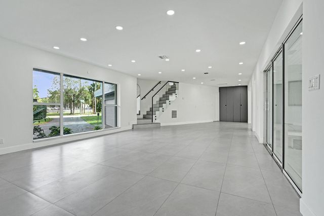 6700 E Tropical Way, Plantation, FL 33317