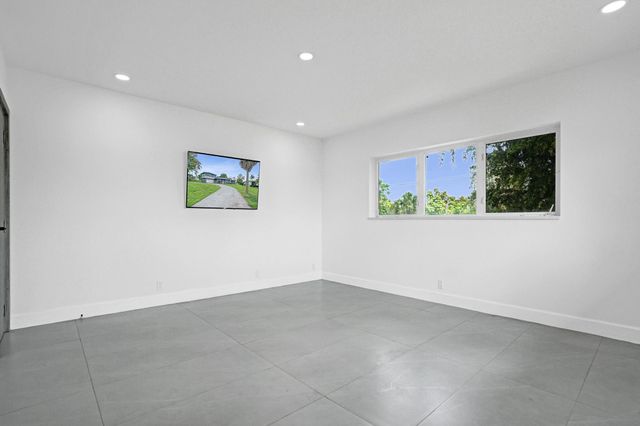 6700 E Tropical Way, Plantation, FL 33317