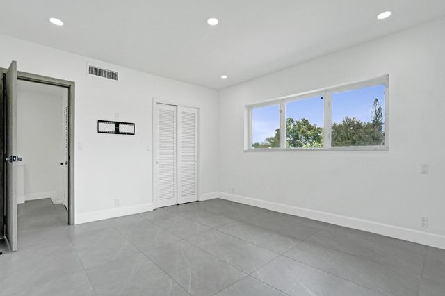 6700 E Tropical Way, Plantation, FL 33317