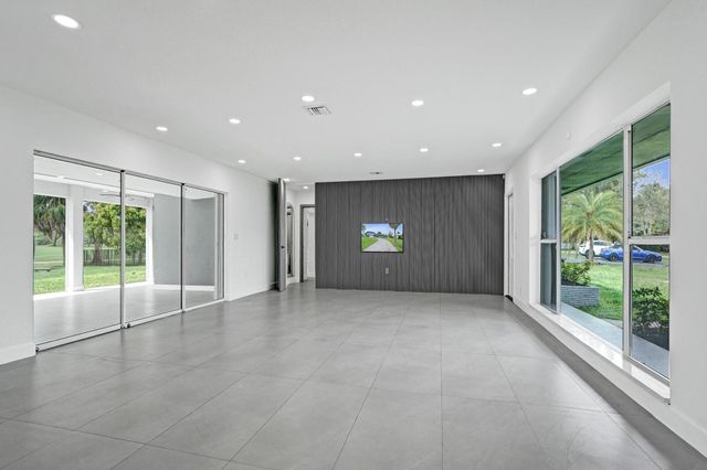 6700 E Tropical Way, Plantation, FL 33317