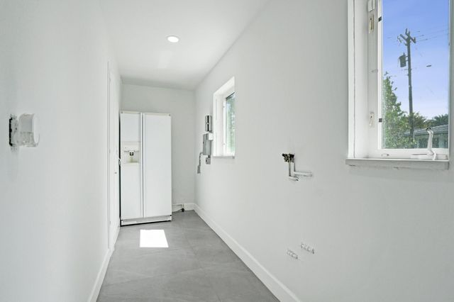 6700 E Tropical Way, Plantation, FL 33317