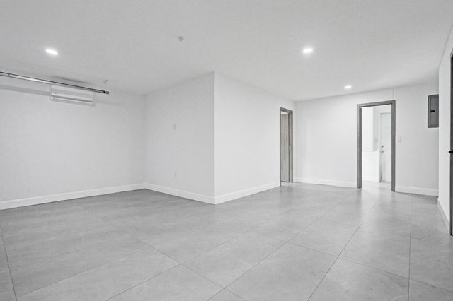 6700 E Tropical Way, Plantation, FL 33317