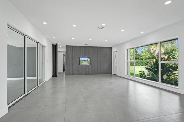 6700 E Tropical Way, Plantation, FL 33317