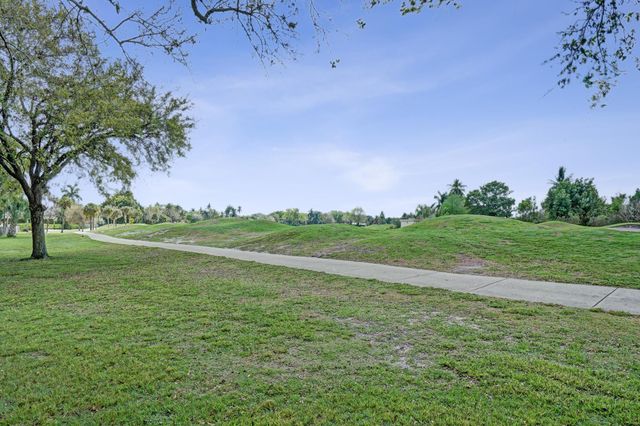 6700 E Tropical Way, Plantation, FL 33317