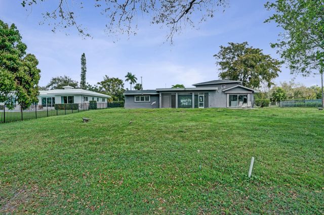 6700 E Tropical Way, Plantation, FL 33317