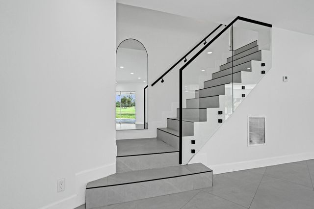 6700 E Tropical Way, Plantation, FL 33317