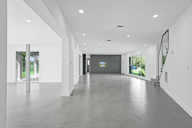 6700 E Tropical Way, Plantation, FL 33317