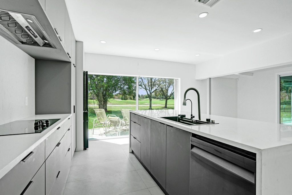 6700 E Tropical Way, Plantation, FL 33317