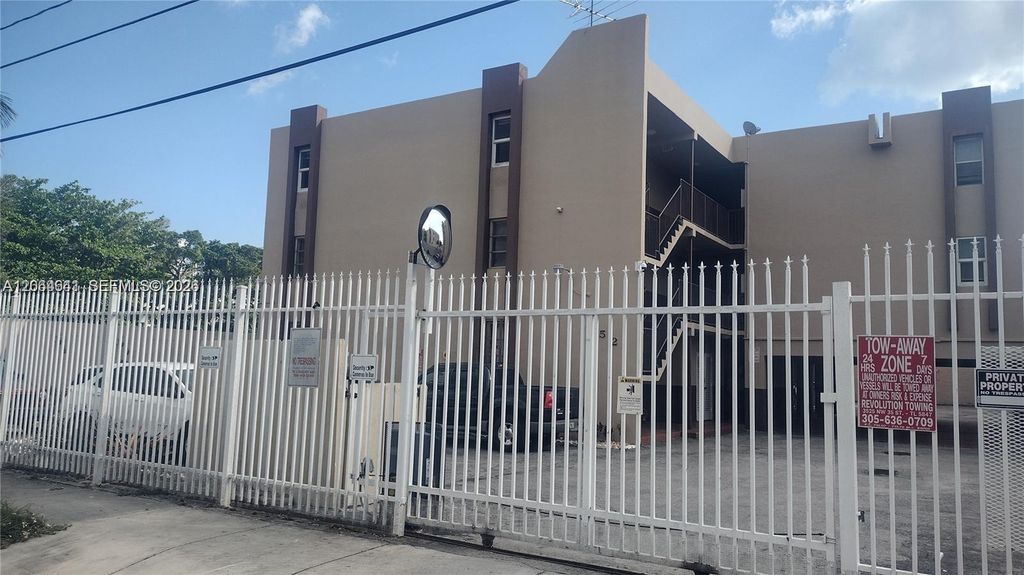 652 NW 3rd St 305, Miami, FL 33128