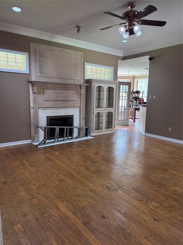 1704 S Bowen Road, Pantego, TX 76013