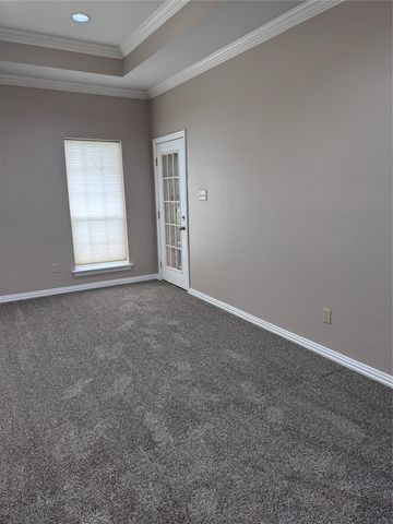 1704 S Bowen Road, Pantego, TX 76013