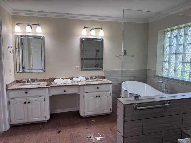 1704 S Bowen Road, Pantego, TX 76013