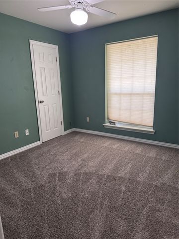 1704 S Bowen Road, Pantego, TX 76013