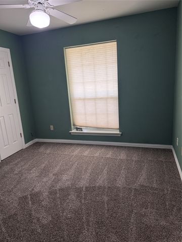 1704 S Bowen Road, Pantego, TX 76013