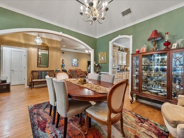 1704 S Bowen Road, Pantego, TX 76013