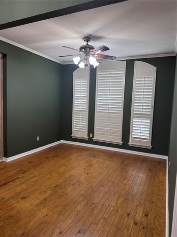 1704 S Bowen Road, Pantego, TX 76013