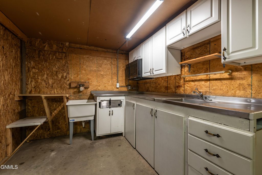 2401 Morrison Avenue, Bismarck, ND 58504 photo 16