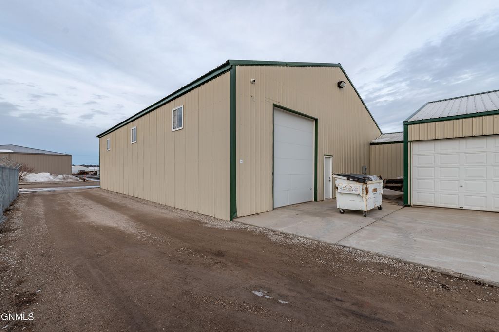 2401 Morrison Avenue, Bismarck, ND 58504 photo 21