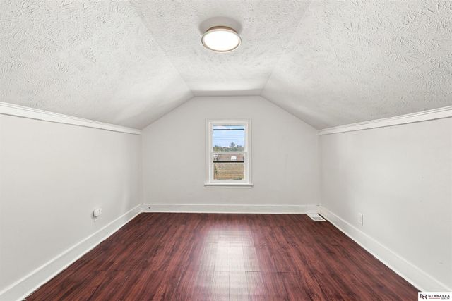 6329 N 33 Avenue, Omaha, NE 68111