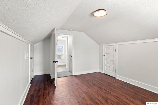 6329 N 33 Avenue, Omaha, NE 68111