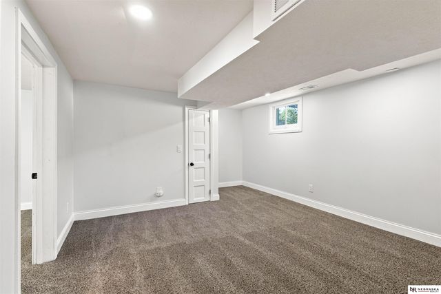 6329 N 33 Avenue, Omaha, NE 68111