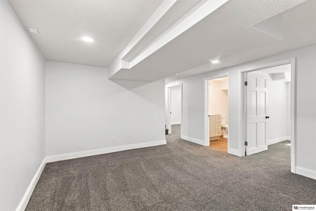 6329 N 33 Avenue, Omaha, NE 68111