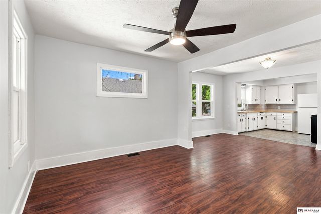 6329 N 33 Avenue, Omaha, NE 68111