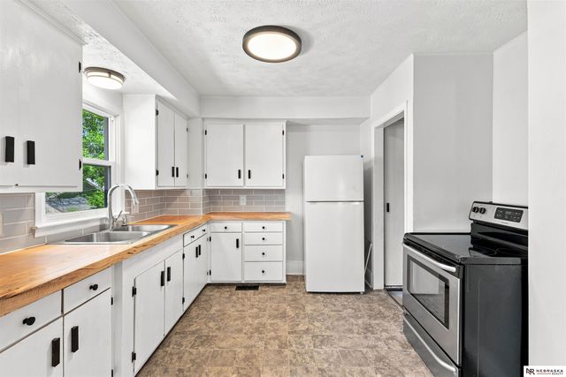 6329 N 33 Avenue, Omaha, NE 68111