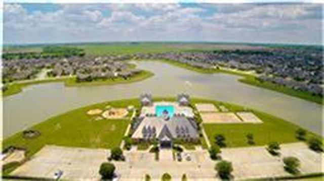 618 Longstreet Drive, Rosenberg, TX 77469