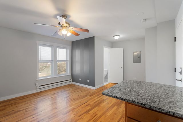 7450 N Greenview Avenue 32, Chicago, IL 60626