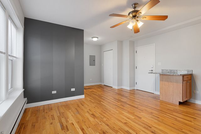 7450 N Greenview Avenue 32, Chicago, IL 60626