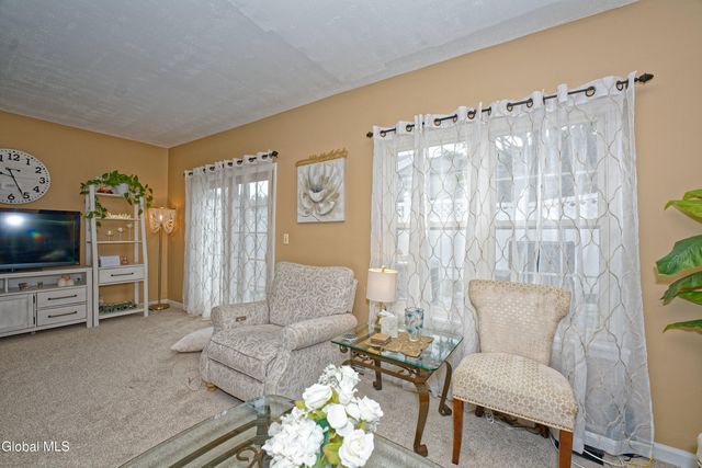 11 Fox Hollow Square, Cohoes, NY 12047