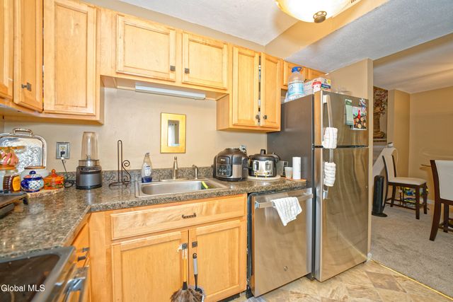 11 Fox Hollow Square, Cohoes, NY 12047