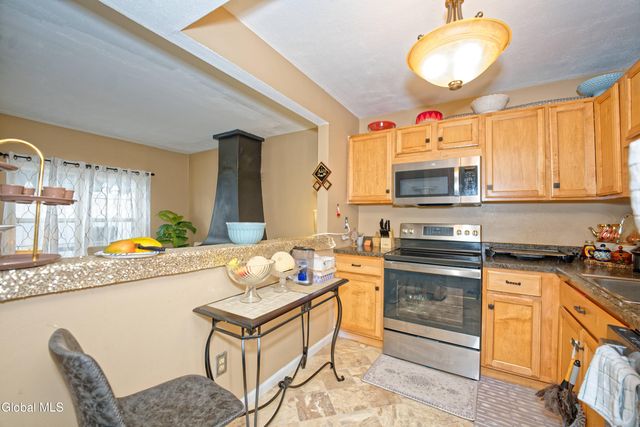 11 Fox Hollow Square, Cohoes, NY 12047