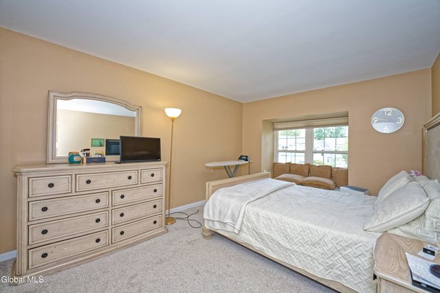 11 Fox Hollow Square, Cohoes, NY 12047