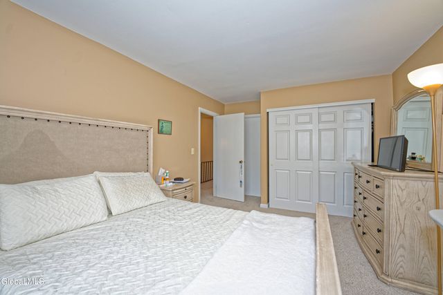 11 Fox Hollow Square, Cohoes, NY 12047