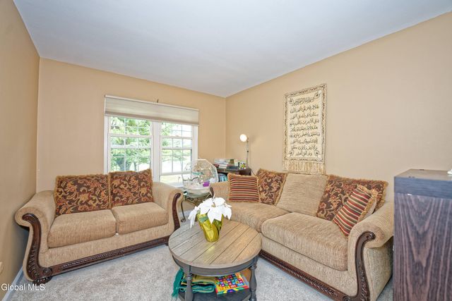 11 Fox Hollow Square, Cohoes, NY 12047