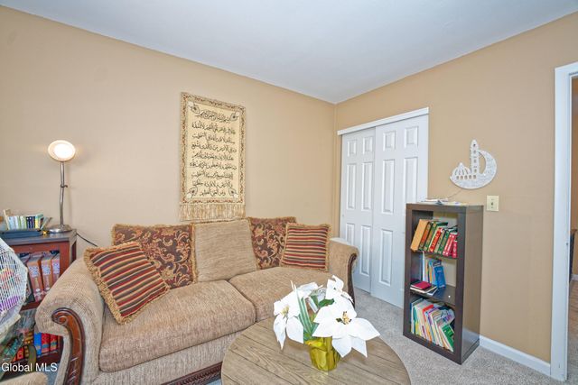 11 Fox Hollow Square, Cohoes, NY 12047