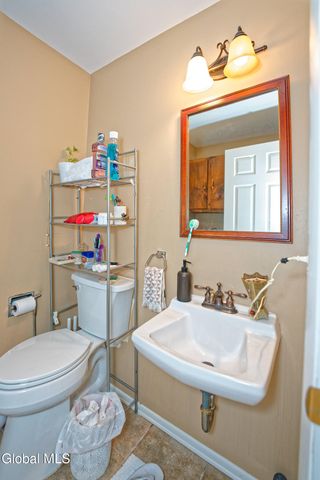 11 Fox Hollow Square, Cohoes, NY 12047