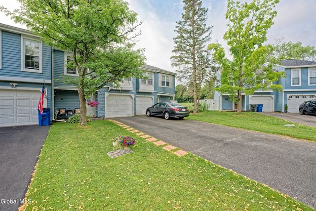 11 Fox Hollow Square, Cohoes, NY 12047