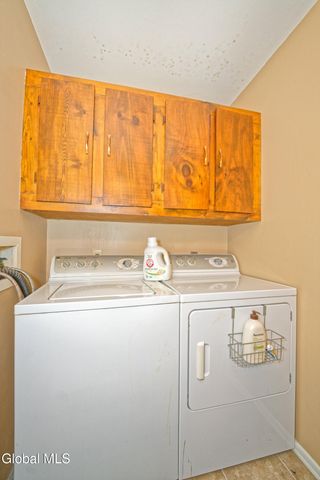 11 Fox Hollow Square, Cohoes, NY 12047