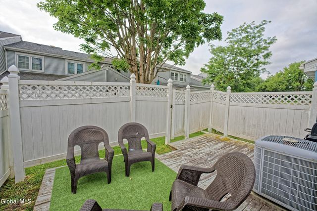 11 Fox Hollow Square, Cohoes, NY 12047