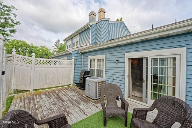 11 Fox Hollow Square, Cohoes, NY 12047