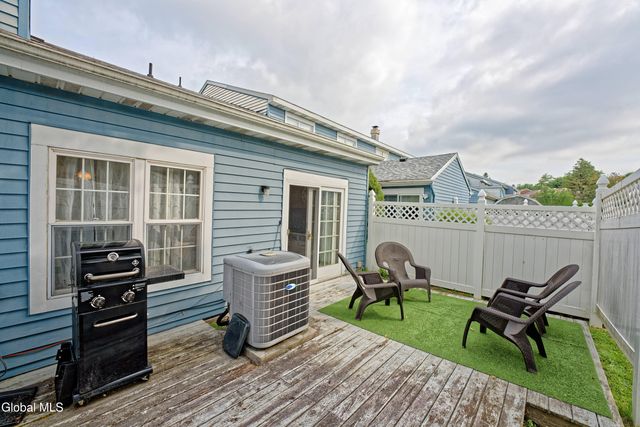 11 Fox Hollow Square, Cohoes, NY 12047