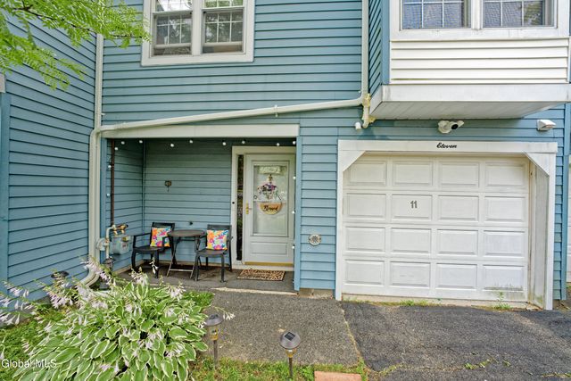 11 Fox Hollow Square, Cohoes, NY 12047